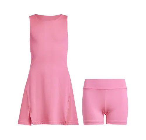 ADIDAS Kinder Kleid Club Kids - Sportliches Tenniskleid für Kinder mit CLIMACOOL-Technologie für optimalen Feuchtigkeitstransport und volle Bewegungsfreiheit. Hergestellt aus mindestens 70 % recycelten Materialien.