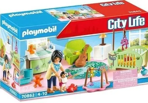 PLAYMOBIL Family Fun Babyzimmer 70862 - Grünes Babyzimmer mit Gitterbett, Wickeltisch und Spielbogen für kreatives Rollenspiel