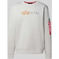 Alpha Industries Herren Sweatshirt - Alpha Label, grau (pastel grey), Gr. L - Herren-Sweatshirt aus 80% Baumwolle und 20% Polyester für hohen Tragekomfort. Mit Utility-Tasche und stylischem Alpha Industries-Aufdruck – ideal für den lässigen Lifestyle.