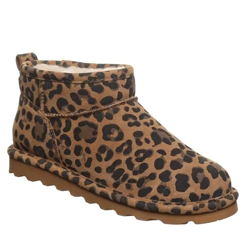 BEARPAW Shorty Exotic Damen Winterstiefelette – Stylische Lammfellstiefel 2861W 258, Größe 41 EU - Der BEARPAW Shorty Exotic vereint auffälliges Leopardenmuster und kuscheliges Wollfutter für warme Füße. Ideal für den Alltag, wasser- und schmutzabweisend – Komfort und Stil in einem!