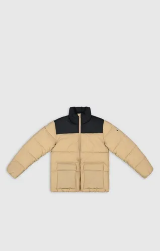 Champion Polyfilled Jacket SVK/NBK - Die Champion Polyfilled Jacket vereint Style und Funktionalität. Mit strapazierfähigem Polyester und Polyfill-Isolierung schützt sie zuverlässig vor Kälte. Ideal für modische Auftritte an kalten Tagen.