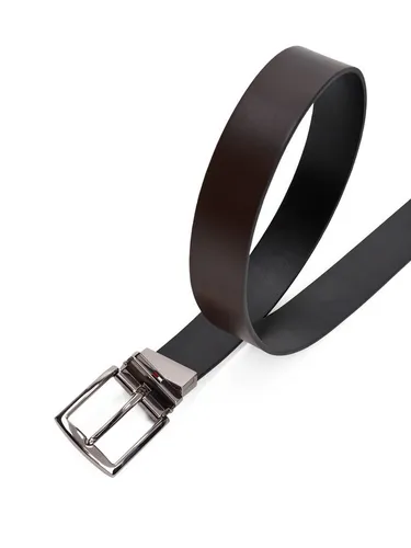 Tommy Hilfiger Herren Gürtel Denton 3,5 cm Wendbar, Braun/Schwarz, 110 cm - Vielseitiger, wendbarer Gürtel aus 100% Leder mit praktischer Dornschließe für individuelle Anpassung. Ideal für moderne Looks, von Jeans bis Anzug, und für jeden Anlass geeignet.