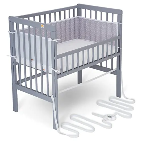 FabiMax Baby Beistellbett für Boxspringbett - TÜV geprüftes Babybett aus massivem Buchenholz, höhenverstellbar für optimale Anpassung und inklusive hochwertiger Matratze für besten Schlafkomfort.