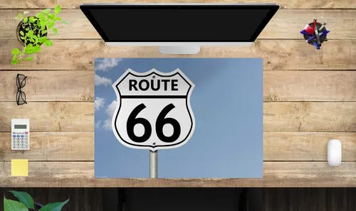 cover-your-desk.de Schreibtischunterlage abwaschbar – Route 66 USA – Premium Vinyl - Gestalte deinen Arbeitsplatz mit dieser stilvollen Schreibtischunterlage im Route 66 Design! Pflegeleicht, rutschfest und robust – ideal für Büro und Zuhause. Schütze deine Tischoberfläche effektiv und bringe amerikanisches Flair in deinen Alltag!