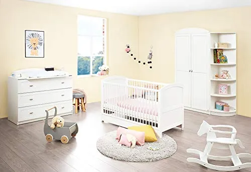Pinolino Kinderzimmer 'Laura' breit - Komplett-Babyzimmer - Eltern, Babyzimmer, Babymöbel: Stilvolles Komplett-Babyzimmer mit Babybett, Wickelkommode und Kinderkleiderschrank für eine harmonische Einrichtung.