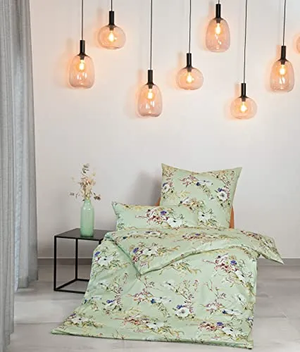 Janine Bettwäsche Milano, Salbeigrün, Hellgrün, Lila - Floral Satin-Bettwäsche, Oeko-Tex® zertifiziert, atmungsaktiv und pflegeleicht für ein angenehmes Schlafklima und sommerliche Frische im Schlafzimmer.