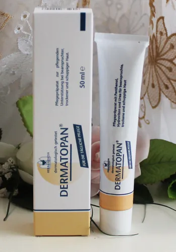 Herbamedicus Dermatopan 50ml für trockene & schuppige Haut - Tagespflege für Erwachsene mit Dexpanthenol und Urea, spendet intensive Feuchtigkeit und pflegt trockene Haut nachhaltig.