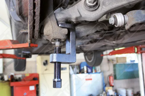 Ks Tools Universal-Gelenkbolzen-Ausdrücker 23mm - Universelles Werkzeug für PKW und Kleintransporter, ideal zum Ausdrücken von Trag- und Führungsgelenken. Kompakt, stabil und mit extrem robuster Spindel im praktischen Kunststoffkoffer.