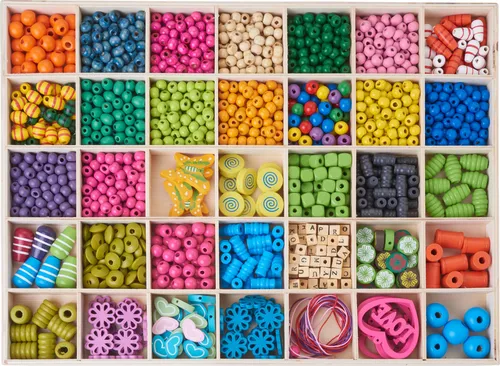VBS Holzperlen Mix - 1600 gebohrte Perlen in praktischer Holzbox - Bunte Holzperlen für kreative Bastelprojekte! Ideal für Kinder und Hobbybastler, bietet diese Box eine Vielzahl an Farben für unzählige Gestaltungsmöglichkeiten.