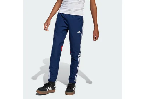 adidas Performance TIRO 25 Trainingshose für Kinder - Kinderhosen aus 100% recyceltem Polyester, ideal für Fußballtraining, mit Kordelverschluss und in sportlichem Design.