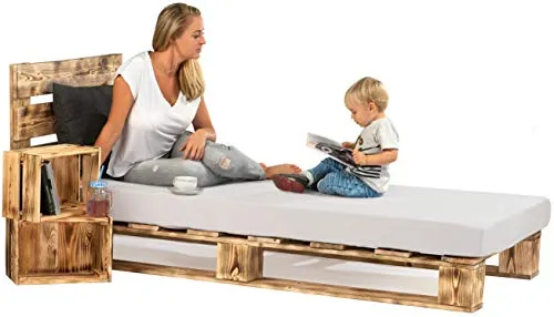 sunnypillow Palettenbett 120x200 cm mit Kopfteil - Massivholzbett aus handgespaltenem Fichtenholz, robust und stilvoll, ideal für einen gesunden Schlaf mit einer Belastbarkeit von über 450kg.