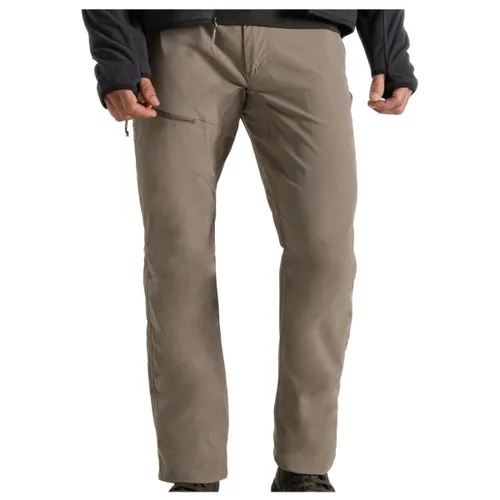 Craghoppers Nosilife Pro Trouser III pebble (62A) 106 Long - Wanderhose für Herren mit NosiLife-Technologie gegen Insekten, geruchshemmend und UV-Schutz UPF 50+. Ideal für Komfort und Sicherheit auf langen Touren.