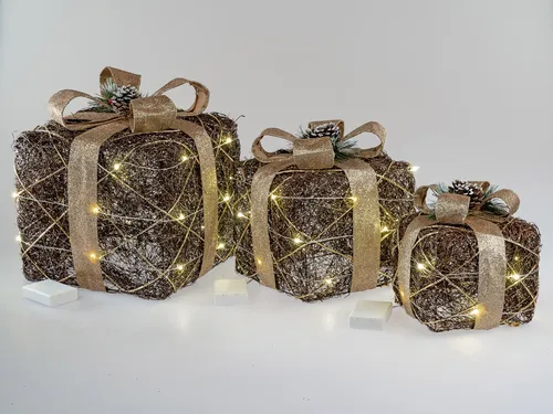 3er Set LED Geschenke von Formano - Weihnachtspakete in Schwarz-Gold - Weihnachtsbeleuchtung: 3-teiliges Set aus Rattan mit warmweißem LED-Licht und Timer, ideal für festliche Dekoration unter dem Weihnachtsbaum.