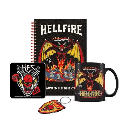 Pyramid International Stranger Things Geschenkset (Hellfire Club-Design), 325 ml Keramik-Kaffeetasse, Untersetzer, Notizbuch und Schlüsselanhänger in Geschenkbox – offizielles Merchandise