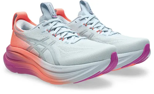 ASICS GEL-NIMBUS 28 Damen Laufschuhe – Sky/Digital Sakura - Erlebe sanfte Dämpfung und hohen Komfort mit den ASICS GEL-NIMBUS 28 Damen. Ideal für lange Läufe auf der Straße, kombiniert mit nachhaltigen Materialien und einem sicheren Sitz für maximale Leistung.