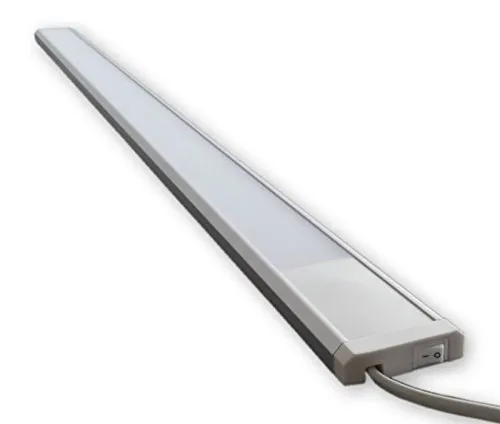 230V LED Licht Leiste 11W - Effektive Beleuchtung für Küche und Arbeitsplatz - LED Lichtleiste im eleganten Alu-Gehäuse, flach und mit 600 Lumen. Ideal für Küchenschränke oder als Arbeitsplatzbeleuchtung, inklusive An/Aus Schalter und Netzstecker.