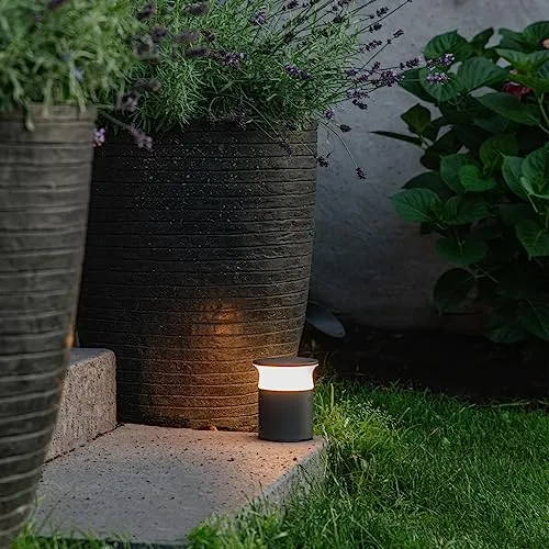 Qazqa Moderne Außenleuchte - Dunkelgraue Sockelleuchte mit LED - Moderne Außenbeleuchtung aus Aluminium, IP65 wetterfest, inklusive 9W LED, ideal für Garten und Terrassen.