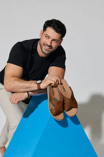 Rieker Herren Pantolette 21082 - Braun, Größe 46 EU - Wanderschuhe mit bequemer Kreuzbandage aus weichem Leder, ideal für warme Tage. Die rutschfeste RIRICON-Laufsohle sorgt für leichten Komfort und sicheren Halt.