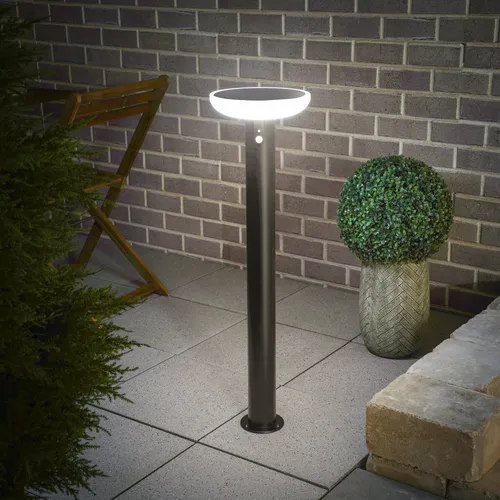 esotec Solar-Sockelleuchte Luna 90cm mit PIR Sensor und CCT-Funktion - Wetterfeste Außenleuchte aus Edelstahl mit 80 LEDs und wählbarer Lichtfarbe. Ideal für Gartenwege, bietet flexible Lichtmodi und effiziente Solarenergie.