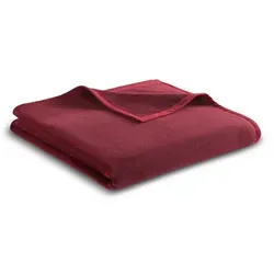 Biederlack Kuscheldecke Uni Colour 150 x 200 cm in Rot Bordeaux - Weiche Biederlack Kuscheldecke aus Mischgewebe, ideal für gemütliche Abende. Perfekte Größe für Sofa oder Bett, bietet Wärme und Komfort in stilvollem Design.