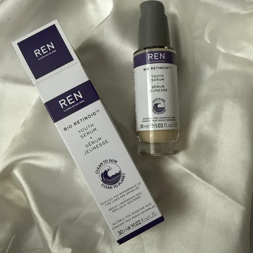 REN Bio Retinoid Youth Serum 30 ml für empfindliche Haut - Sonstige Gesichtspflegeartikel, fördert die Hauterneuerung und reduziert feine Linien für ein strahlendes Hautbild.