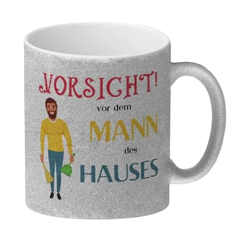 Hausmann Glitzer-Kaffeebecher mit Spruch Vorsicht vor dem Mann des Hauses Tasse für Hausfrauen und Hausmänner Hausfrau Hausmann Kaffeetasse Haushalt