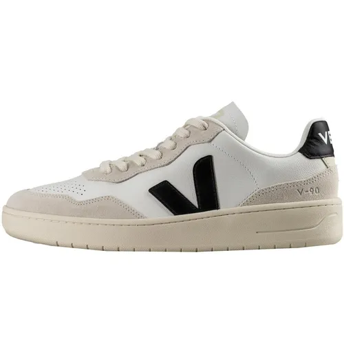 VEJA Veja V-90 O.T. Sneaker – Elegante Sommer-Sneaker - Die V-90 O.T. Sneaker von Veja überzeugen durch ihr schlichtes Design und die Logo-Details. Perfekt kombinierbar für Büro, Freizeit oder Stadtbummel – ein Must-Have für jeden Schuhschrank!