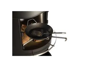 Buschbeck Auckland Gusspfanne - Grill-Zubehör aus robustem Gusseisen mit Edelstahl-Halterung, ideal zum Zubereiten von Steaks, Bratkartoffeln oder Paella im Grillkamin Auckland.