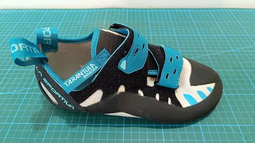 La Sportiva Tarantula Boulder Woman Ice/Crystal (40,5) - Kletterschuhe für Einsteiger, ideal zum Bouldern. Mit halbsohle für mehr Bewegungsfreiheit und verbesserter Fersenkonstruktion für optimale Leistung bei Heel Hooks.