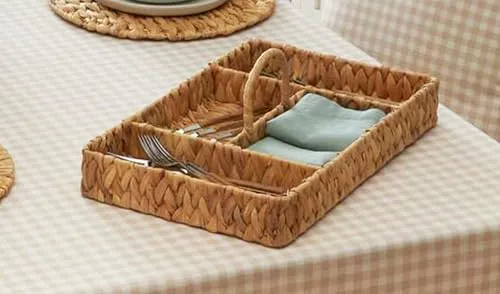 Dekoleidenschaft Tablettkorb aus Wasserhyazinthe - Serviertablett mit 4 Fächern, stabil geflochten auf Metallrahmen, ideal für stilvolles Servieren und Dekorieren, Maße: 43x26x5 cm