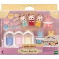 Sylvanian Families Triplets Care Set (19051) - Puppen & Spielzeugfigur, liebevoll gestaltetes Set mit Zubehör für die Pflege der süßen Zwillingsgeschwister.