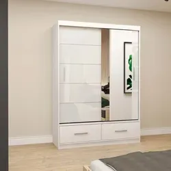 Schwebetürenschrank 150 cm Weiß mit Spiegel Florence - Schwebetürenschrank in elegantem Weiß mit Spiegelfront, ideal für stilvolle Garderobenorganisation und Raumhelligkeit. Mit zwei Kleiderstangen und praktischen Schubladen für mühelose Eleganz.