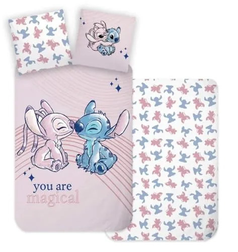 BrandMac Kinderbettwäsche Disney Lilo & Stitch You Are Magical Set - Bettwäsche-Set mit bezauberndem Lilo & Stitch Design, aus 100% Baumwolle für angenehmen Schlaf, Maschinenwaschbar und schadstoffgeprüft.