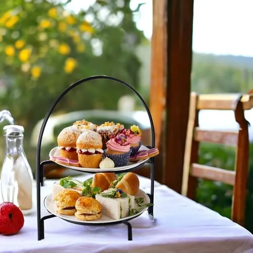 eGenuss Etagere 2 Etagen Edelstahl - Faltbares Serviergestell für Teller - Elegante 2-stöckige Etagere aus hochwertigem Edelstahl mit rutschfesten Gummifüßen. Ideal für Muffins, Pralinen oder Sushi. Platzsparend und einfach zu montieren, perfekt für jeden Anlass!