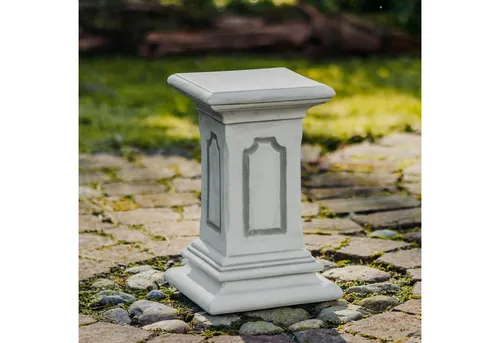 Gartenfigur Viereckiger Sockel Podest, H. 40 cm - Figuren: Stilvolles, frostfestes Podest mit Reliefs für Skulpturen und Pflanzen, ideal für Garten, Terrasse oder Wintergarten.
