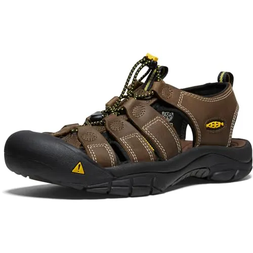 KEEN Herren Newport Sandalen, Bison, 44 EU - Wanderschuhe mit hervorragender Traktion und Schutz, ideal für Abenteuer im und am Wasser. Wasserabweisendes Obermaterial und schnelles An- und Ausziehen bieten ultimativen Komfort.