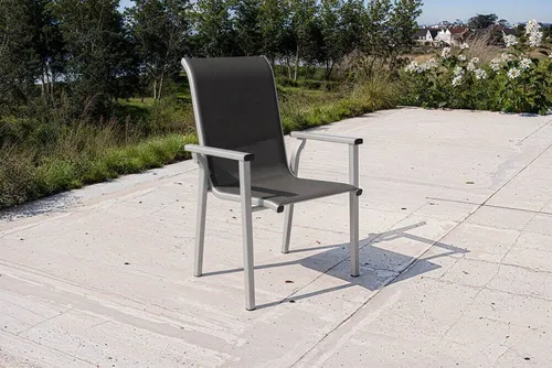 KETTLER Gartenstuhl BasicPlus 2026 - Komfortabler Aluminium-Stapelsessel für Garten und Terrasse. Langlebig, pflegeleicht und mit ergonomischer Rückenlehne für entspanntes Sitzen. Ideal für stilvolle Outdoor-Arrangements.