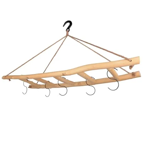 UNUS hängende Holzleiter 120 cm – Stabil & Vielseitig - Entdecken Sie die UNUS hängende Holzleiter aus massivem Eschenholz. Ideal für Deko und Küchenutensilien, passt sie in jeden Raum. In zwei Größen erhältlich und mit robustem Deckenhaken für sichere Befestigung.