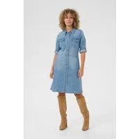 Denimkleid Feminine Blue – Stilvoll & Bequem - Elegantes Denimkleid in femininer Passform, perfekt für jeden Anlass. Mit 3/4-Ärmeln, knielanger Länge und pflegeleichtem Material für optimalen Tragekomfort.