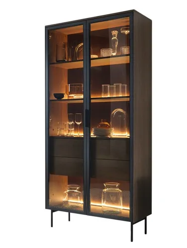 Compleo Glasvitrine mit 2 Schubladen und LED-Beleuchtung - Zweitürige Glasvitrine mit stimmungsvoller LED-Beleuchtung und großzügigem Stauraum. Hochwertige Verarbeitung mit Metallfüßen und Schubladen auf Kugelführungen. Ideal für stilvolle Präsentation Ihrer Lieblingsstücke.