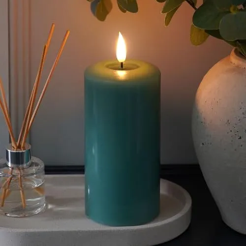 Ember Candles™ 15cm Signature Salbeigrün LED flackernde Batteriekerze - 100% echtes Wachs, ultra-realistisch, flammenlos, handgegossenes Design, 6-Stunden-Timer für sicheren Innenbereich (ohne