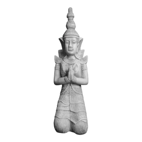Gartenfigur Knieender Tempelwächter - Gartendekoparadies.de - Frostsichere Figur, 75 cm hoch und 25 kg schwer, die Gäste mit einer traditionellen Grußgeste willkommen heißt und an die buddhistische Tradition erinnert.