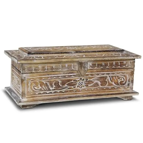 Oriental Galerie Holztruhe mit Schnitzereien – Vintage Schmuckkiste - Handgefertigte Holztruhe mit kunstvollen Schnitzereien. Ideal zur stilvollen Aufbewahrung von Schmuck und kleinen Schätzen. Maße: 40 x 19 x 19 cm. Ein einzigartiges Deko-Element im Shabby-Stil.