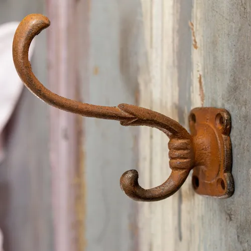Rostiger Garderobenhaken, Kleiderhaken im nostalgischen Design, Eisen rostig