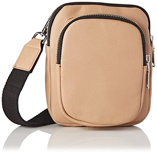 s.Oliver Umhängetasche - Moderne Umhängetasche von s.Oliver mit urbanem Look, ideal für den Alltag. Praktische Fächer sorgen für Ordnung und Übersichtlichkeit, perfekt für einen Abend mit Freunden oder beim Shoppen.
