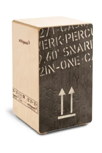 Schlagwerk CP404BLK Cajon Black E B-Stock - Percussion B-Stock Cajon mit selektiertem Birkenholzkorpus und abnehmbarer Snaretraverse für einfachere Soundkontrolle, ideal für Bassliebhaber und Made in Germany.