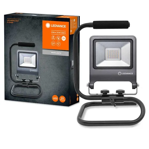 LEDVANCE LED Arbeitslicht - Kaltweißes Strahler für Außenanwendungen - Strahler & Flutlichter mit schwenkbarem Leuchtenkopf, IP65 Schutzart, ideal für Baustellen und Outdoor-Einsätze, 2 m Kabel für flexible Nutzung.