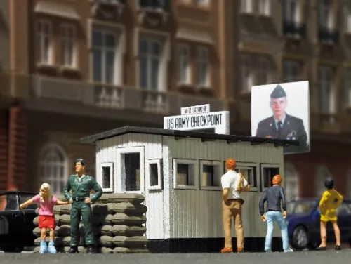 Busch 1490 Checkpoint Charlie echt Holz Berlin Grenzübergang Bausatz H0 Neu