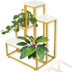 Moderner Blumenständer mit 4 Regalböden in gold von SEDDŌ