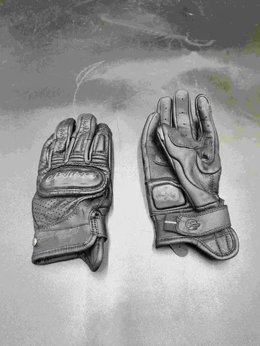 SHIMA Caliber Motorradhandschuhe Damen Gr. S - Hochwertige Motorradhandschuhe für Damen, bieten optimalen Grip und Schutz bei jeder Fahrt, ideal für leidenschaftliche Bikerinnen.